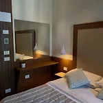 Everest - Bar E Ristorante 2* غابيتّشي ماري